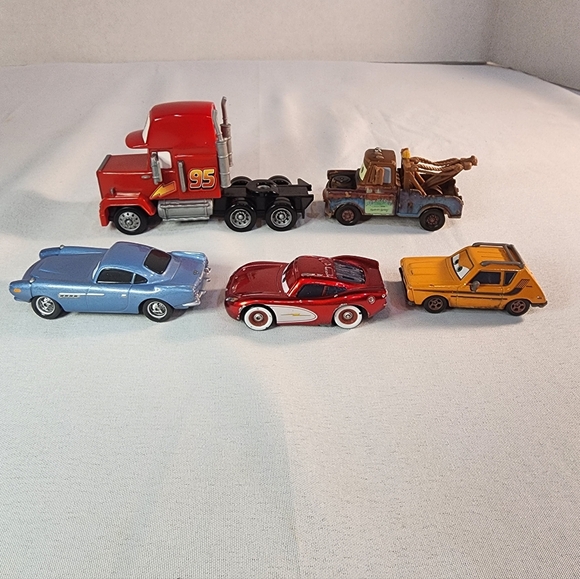 Lot of 5 Disney Pixar Cars Diecast: Mac, Mater, Lightning McQueen - Picture 8 of 14